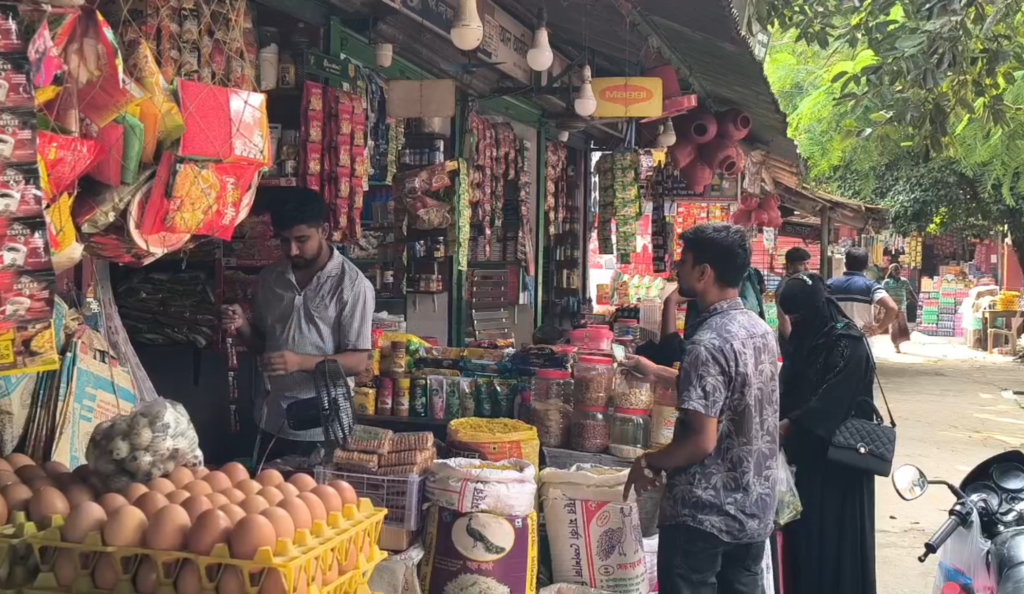 মেহেরপুরের বাজারে নিত্যপণ্যের দোকানে কেনাবেচা